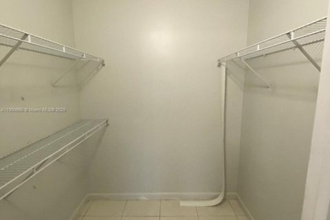 Condominio en alquiler en Sunrise, Florida, 1 dormitorio, 70.05 m2 № 1951980 - foto 18