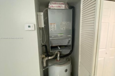 Condominio en alquiler en Sunrise, Florida, 1 dormitorio, 70.05 m2 № 1951980 - foto 10