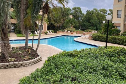 Condominio en alquiler en Sunrise, Florida, 1 dormitorio, 70.05 m2 № 1951980 - foto 16