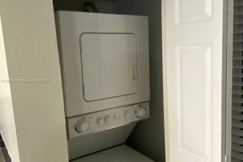 Condominio en alquiler en Sunrise, Florida, 1 dormitorio, 70.05 m2 № 1951980 - foto 9