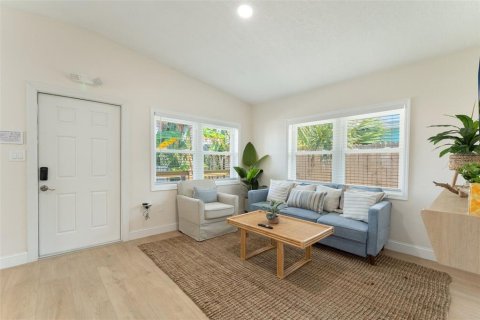 Propiedad comercial en venta en Cocoa Beach, Florida, 759.66 m2 № 1837211 - foto 9