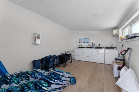 Propiedad comercial en venta en Cocoa Beach, Florida, 759.66 m2 № 1837211 - foto 8