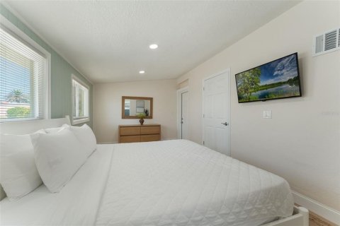 Propiedad comercial en venta en Cocoa Beach, Florida, 759.66 m2 № 1837211 - foto 16