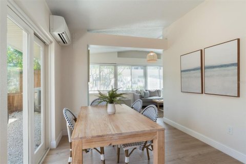 Propiedad comercial en venta en Cocoa Beach, Florida, 759.66 m2 № 1837211 - foto 24