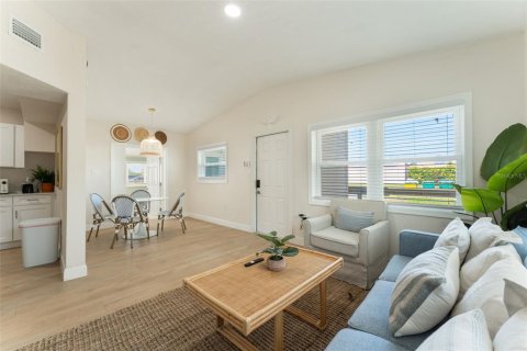 Propiedad comercial en venta en Cocoa Beach, Florida, 759.66 m2 № 1837211 - foto 10