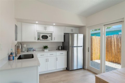 Propiedad comercial en venta en Cocoa Beach, Florida, 759.66 m2 № 1837211 - foto 27