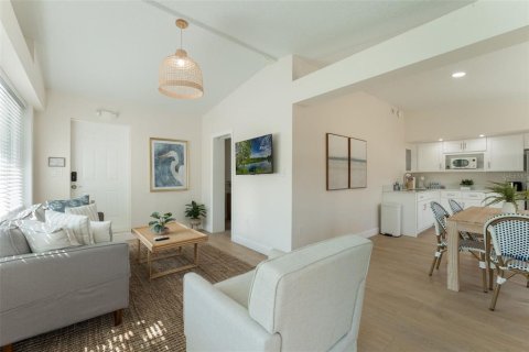 Propiedad comercial en venta en Cocoa Beach, Florida, 759.66 m2 № 1837211 - foto 21