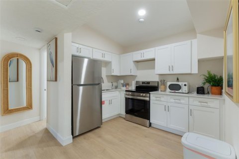 Propiedad comercial en venta en Cocoa Beach, Florida, 759.66 m2 № 1837211 - foto 13