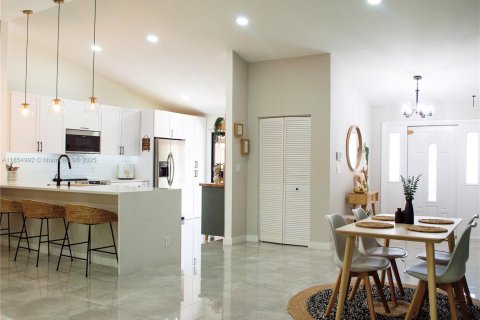 Casa en venta en Boynton Beach, Florida, 2 dormitorios, 129.04 m2 № 1875028 - foto 3