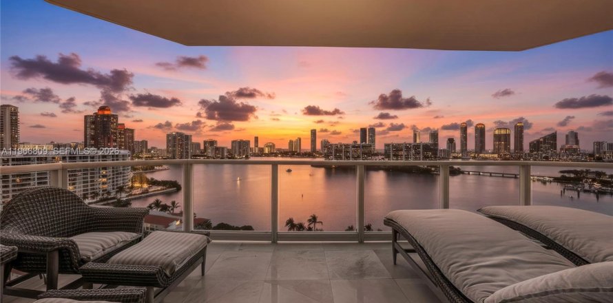 Condominio en Aventura, Florida, 4 dormitorios  № 2029642