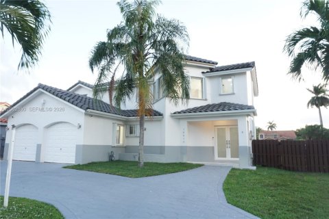 Casa en Miami, Florida 4 dormitorios, 200.2 m2 № 2090296