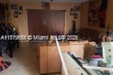 Condo in Miami Gardens, Florida, 2 bedrooms  № 2022917 - photo 2