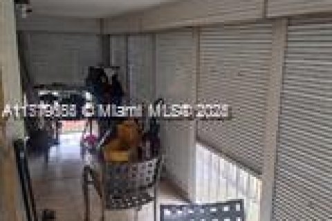 Condo in Miami Gardens, Florida, 2 bedrooms  № 2022917 - photo 5
