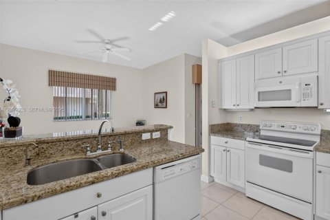 Copropriété à vendre à Tamarac, Floride: 2 chambres, 157.19 m2 № 2420700 - photo 18