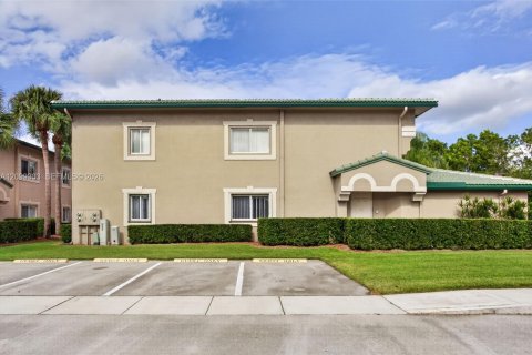 Copropriété à vendre à Tamarac, Floride: 2 chambres, 157.19 m2 № 2420700 - photo 4