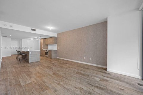 Condo in Miami, Florida, 2 bedrooms  № 2078411 - photo 7
