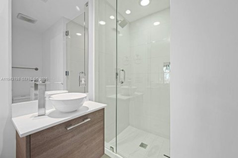 Condo in Miami, Florida, 2 bedrooms  № 2078411 - photo 14