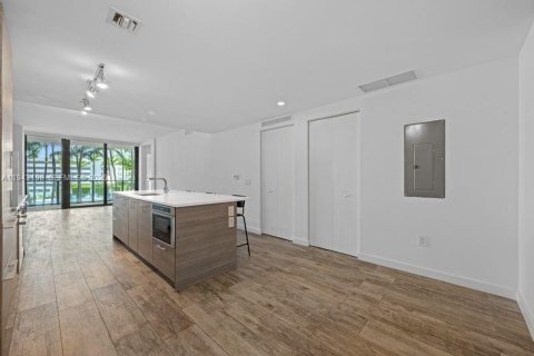 Condo in Miami, Florida, 2 bedrooms  № 2078411 - photo 12