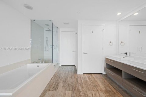 Condo in Miami, Florida, 2 bedrooms  № 2078411 - photo 23