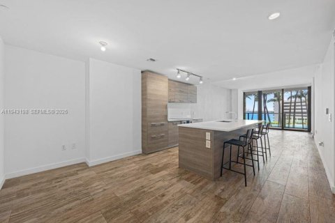 Condo in Miami, Florida, 2 bedrooms  № 2078411 - photo 11