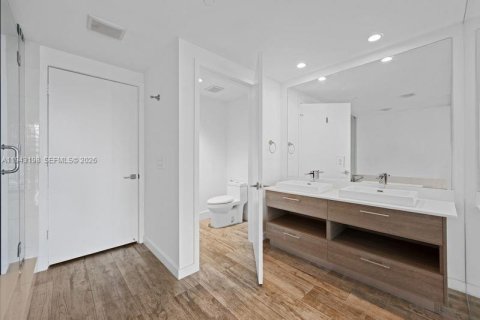 Condo in Miami, Florida, 2 bedrooms  № 2078411 - photo 21
