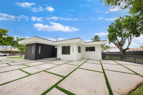 Casa en venta en Miami Springs, Florida, 4 dormitorios, 193.42 m2 № 1779997 - foto 7