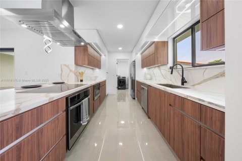 Casa en venta en Miami Springs, Florida, 4 dormitorios, 193.42 m2 № 1779997 - foto 16