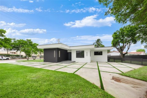Casa en venta en Miami Springs, Florida, 4 dormitorios, 193.42 m2 № 1779997 - foto 2