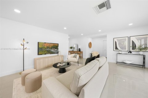 Casa en venta en Miami Springs, Florida, 4 dormitorios, 193.42 m2 № 1779997 - foto 13
