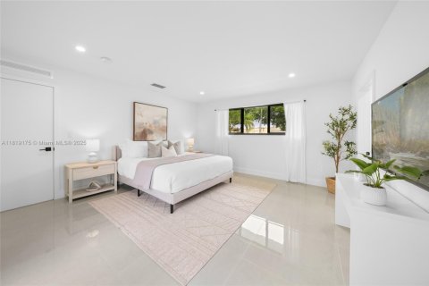 Casa en venta en Miami Springs, Florida, 4 dormitorios, 193.42 m2 № 1779997 - foto 26