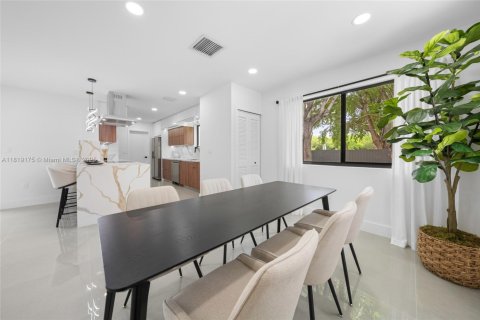 Casa en venta en Miami Springs, Florida, 4 dormitorios, 193.42 m2 № 1779997 - foto 14