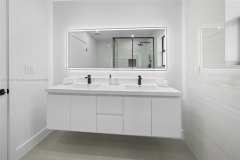 Casa en venta en Miami Springs, Florida, 4 dormitorios, 193.42 m2 № 1779997 - foto 30