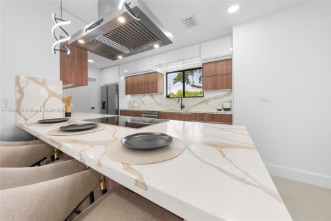 Casa en venta en Miami Springs, Florida, 4 dormitorios, 193.42 m2 № 1779997 - foto 18