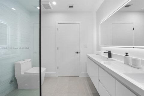 Casa en venta en Miami Springs, Florida, 4 dormitorios, 193.42 m2 № 1779997 - foto 29