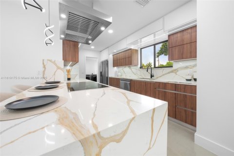 Casa en venta en Miami Springs, Florida, 4 dormitorios, 193.42 m2 № 1779997 - foto 17