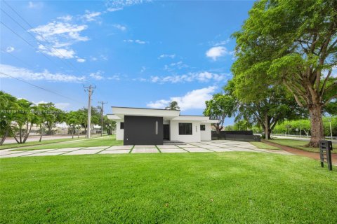 Casa en venta en Miami Springs, Florida, 4 dormitorios, 193.42 m2 № 1779997 - foto 4