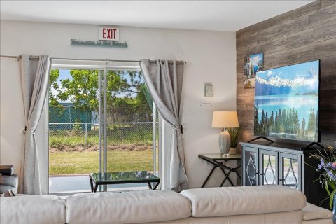 Villa ou maison à vendre à Port St. Lucie, Floride: 4 chambres, 174.1 m2 № 2439263 - photo 16