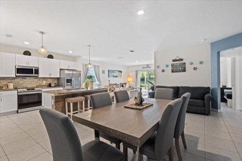 Villa ou maison à vendre à Port St. Lucie, Floride: 4 chambres, 174.1 m2 № 2439263 - photo 4