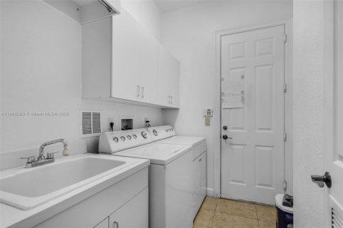 Casa en venta en Wellington, Florida, 4 dormitorios, 261.24 m2 № 1977728 - foto 25