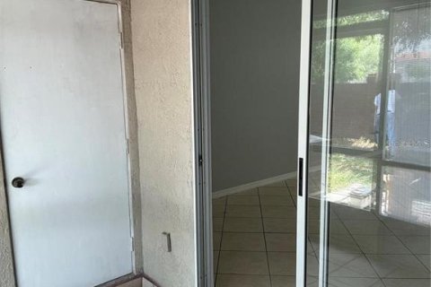 Снять в аренду таунхаус в Киссимми, Флорида 4 комнаты, 92.9м2, № 2109673 - фото 12