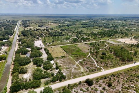 Terreno en venta en Okeechobee, Florida № 2221233 - foto 18