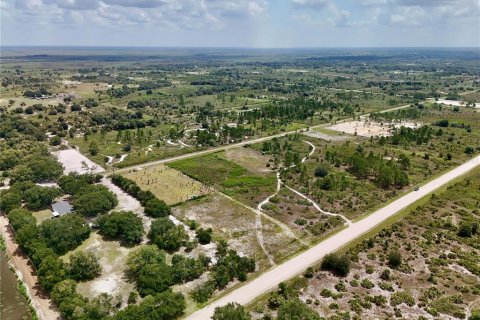 Terreno en venta en Okeechobee, Florida № 2221233 - foto 17