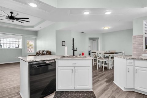 Villa ou maison à vendre à Hudson, Floride: 3 chambres, 178 m2 № 2294448 - photo 8