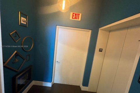 Condo in Miami, Florida, 2 bedrooms  № 1729493 - photo 6
