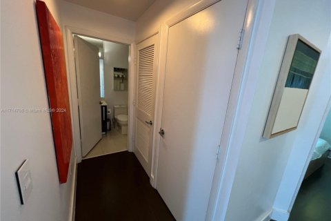 Condo in Miami, Florida, 2 bedrooms  № 1729493 - photo 9