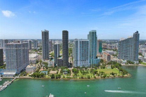Condo in Miami, Florida, 2 bedrooms  № 1729493 - photo 3
