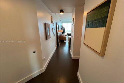 Condo in Miami, Florida, 2 bedrooms  № 1729493 - photo 8