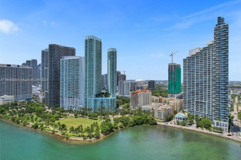 Condo in Miami, Florida, 2 bedrooms  № 1729493 - photo 2