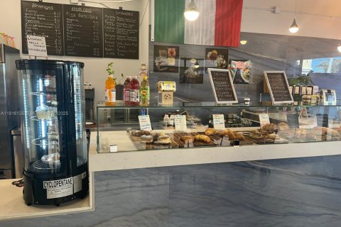 Propiedad comercial en venta en Boca Raton, Florida № 1974168 - foto 17