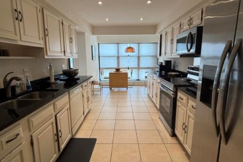 Copropriété à louer à Lauderdale-by-the-Sea, Floride: 2 chambres, 165.37 m2 № 2388479 - photo 2